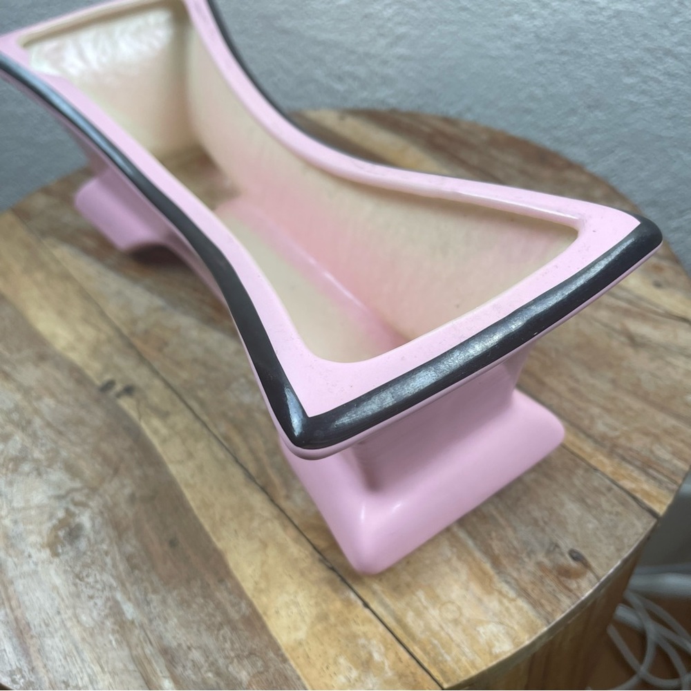 Vintage l 50s Mid-Century Mod Kitsch Glossy Pink Black Trim Long Footed Planter - Picture 9 of 15